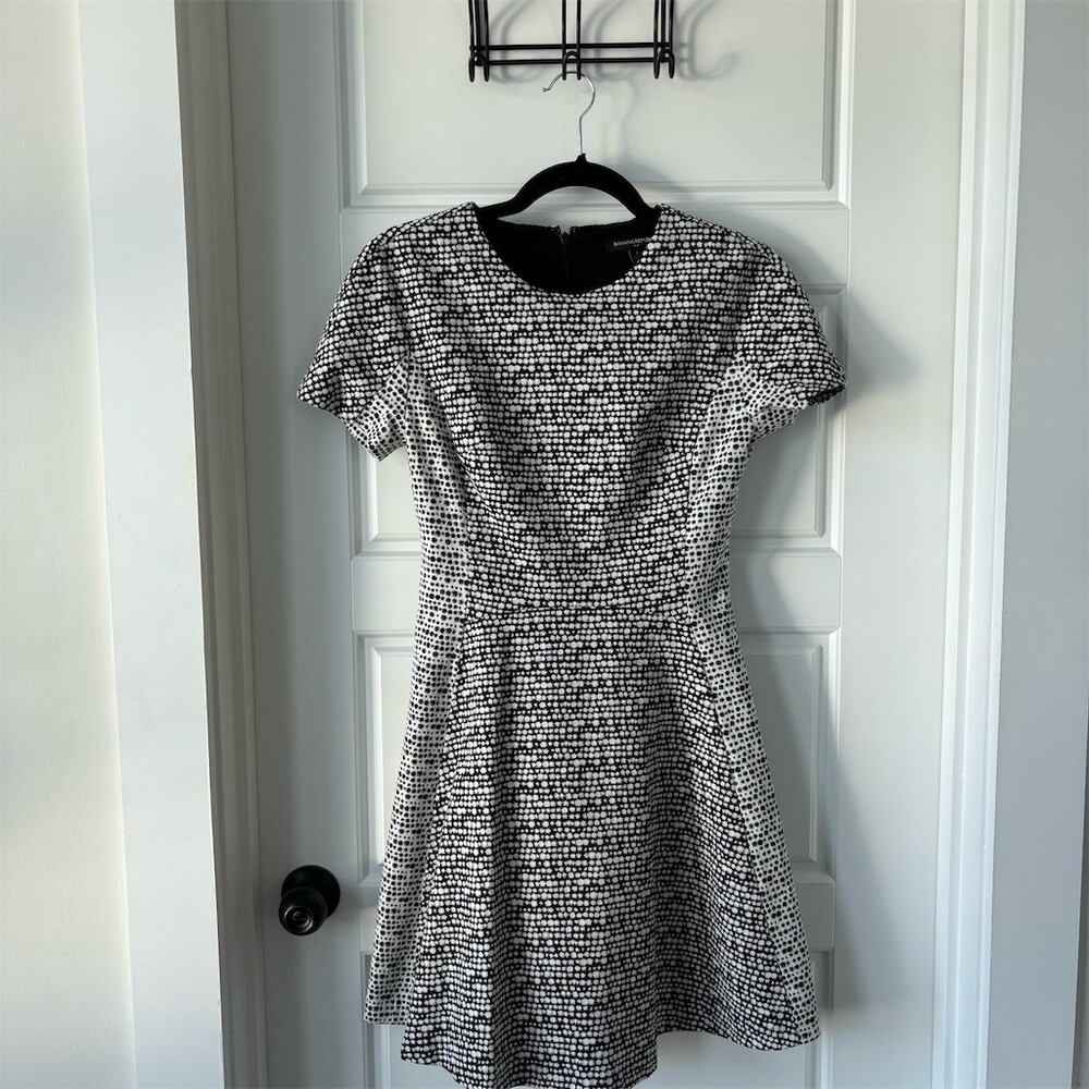 Banana Republic Dress Womens Size 2 Black & White Fit & Flare Knee Length